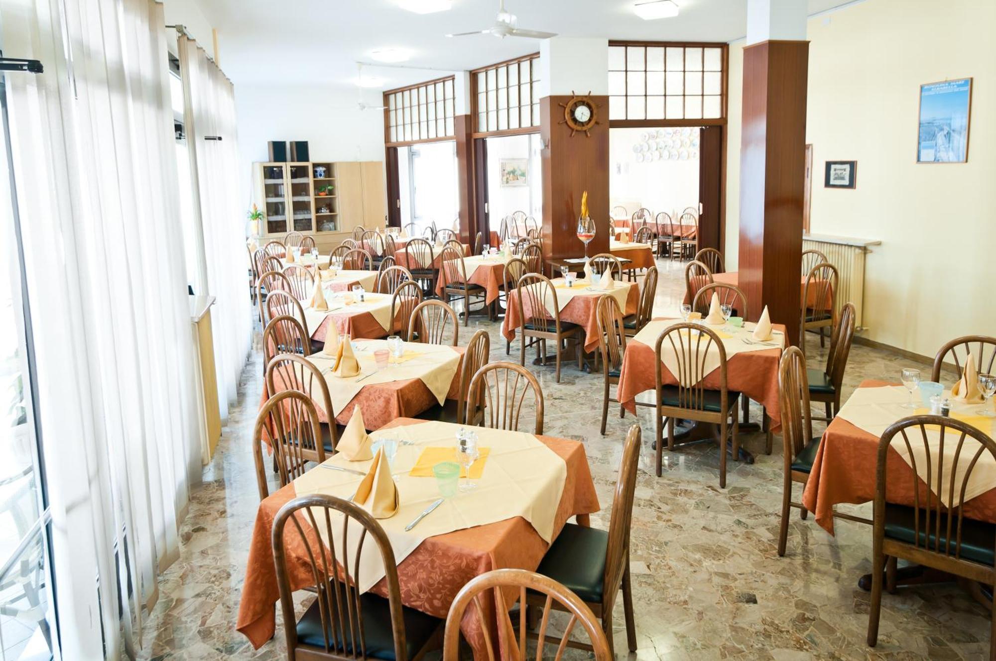 Hotel Milan ロゾリーナ・マーレ エクステリア 写真